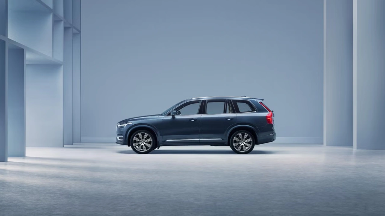 Volvo EX90 all-wheel drive performance review