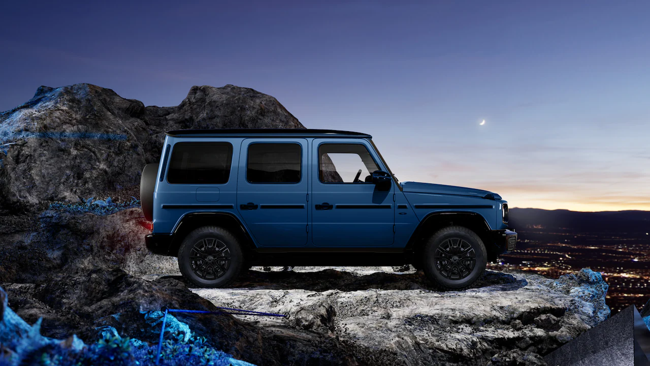 Mercedes-Benz G580 vs Tesla Cybertruck comparison