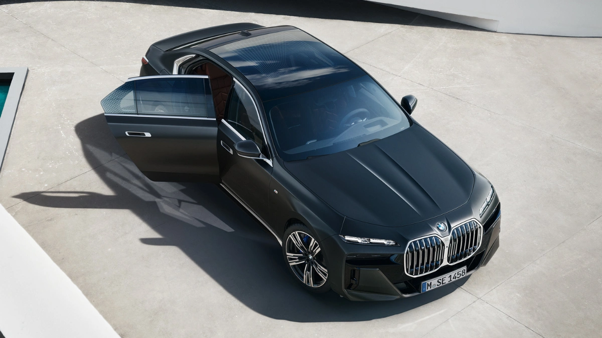 BMW 7 Series Curved Display Features