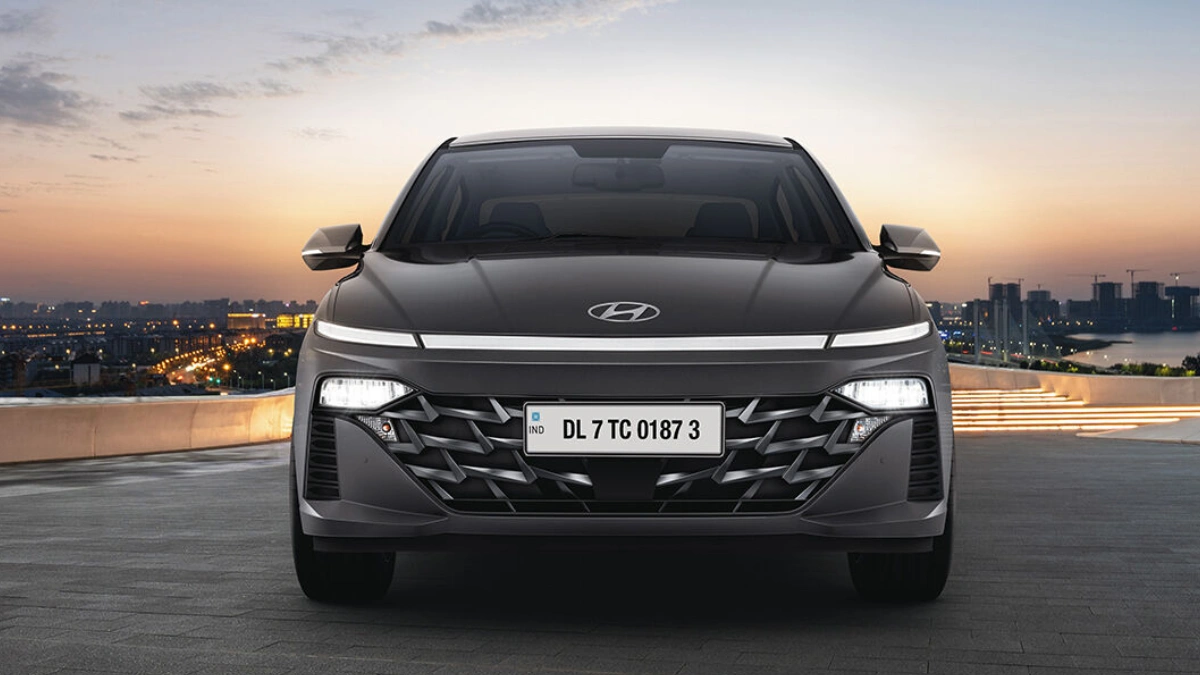 Hyundai Verna 2025 full features list with images