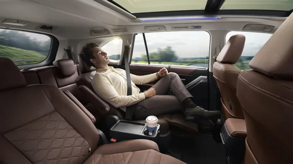 Toyota Innova Hycross panoramic sunroof model