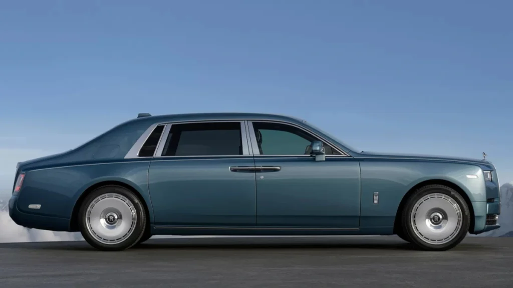 Rolls-Royce Phantom top speed in kmph