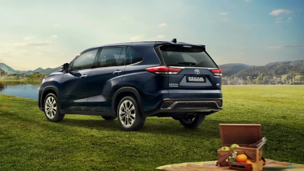 Toyota Innova Hycross 7 seater mileage